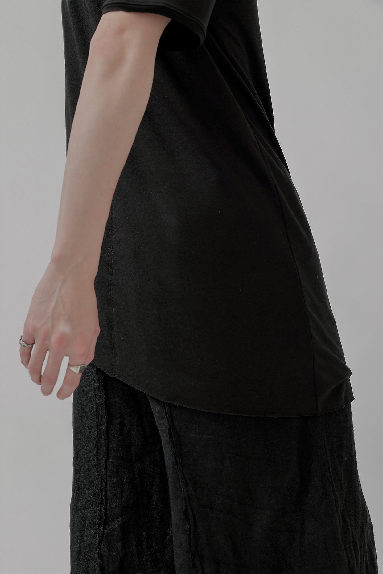 010 - Basic Asymmetric T-shirt